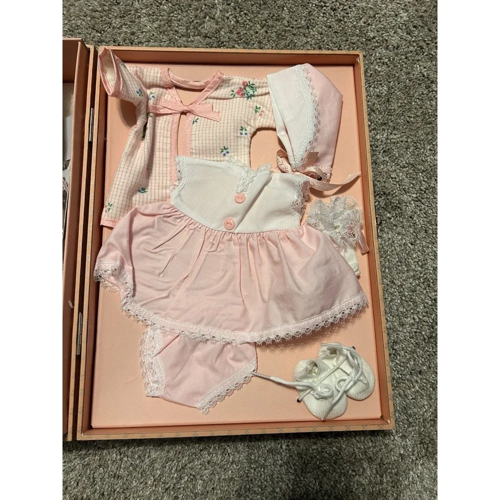 2001  Danbury Mint  Tiny Tears Porcelain Doll in Layette Trunk Special Edition